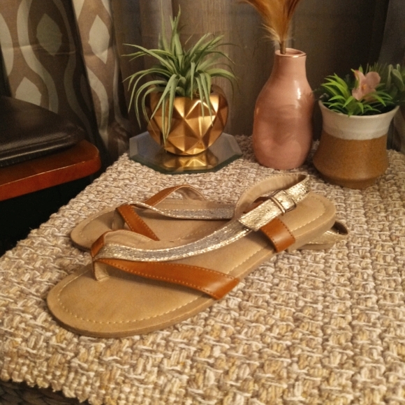 Cute Kenneth Cole Reaction 👡 Sandals - Picture 2 of 4